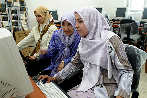 Iraqi students in Babil Iraq, CC licence http://flickr.com/photos/lakerae/